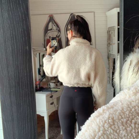 Cream Sherpa crop jacket size medium - Picture 4 of 5
